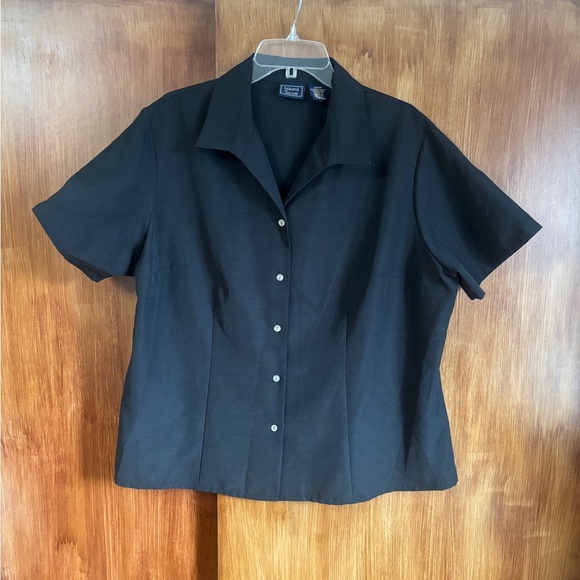 Laura Scott Tops - EUC Vintage Laura Scott Button-Down Short-Sleeve Black Shirt | Women’s Plus 20W
